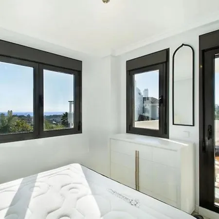 Impresionante Atico Duplex Con Piscina Estepona